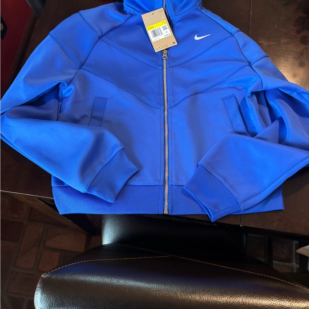NWT Nike Women's Outerwear/Sportswear Windrunner Knit Jacket…